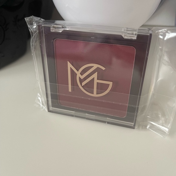 Makeup Geek Blush Compact Desire Cruelty Free - Picture 2 of 4